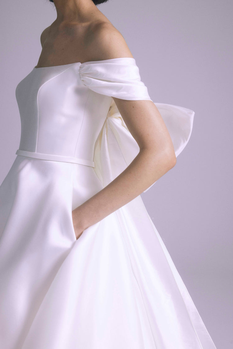 Antonia, dress from Collection Bridal by Amsale, Fabric: taffeta