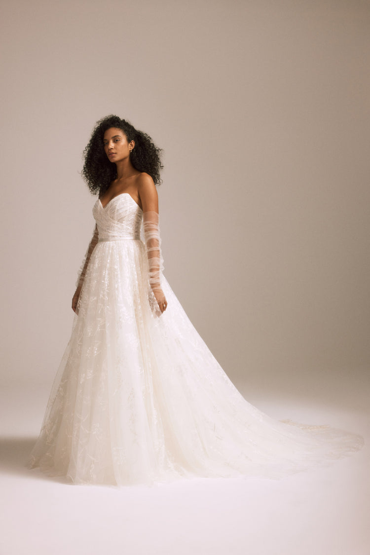 Agatha, dress from Collection Bridal by Nouvelle Amsale, Fabric: tulle