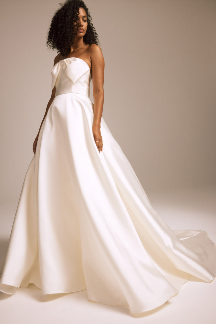 Austria, dress from Collection Bridal by Nouvelle Amsale, Fabric: mikado
