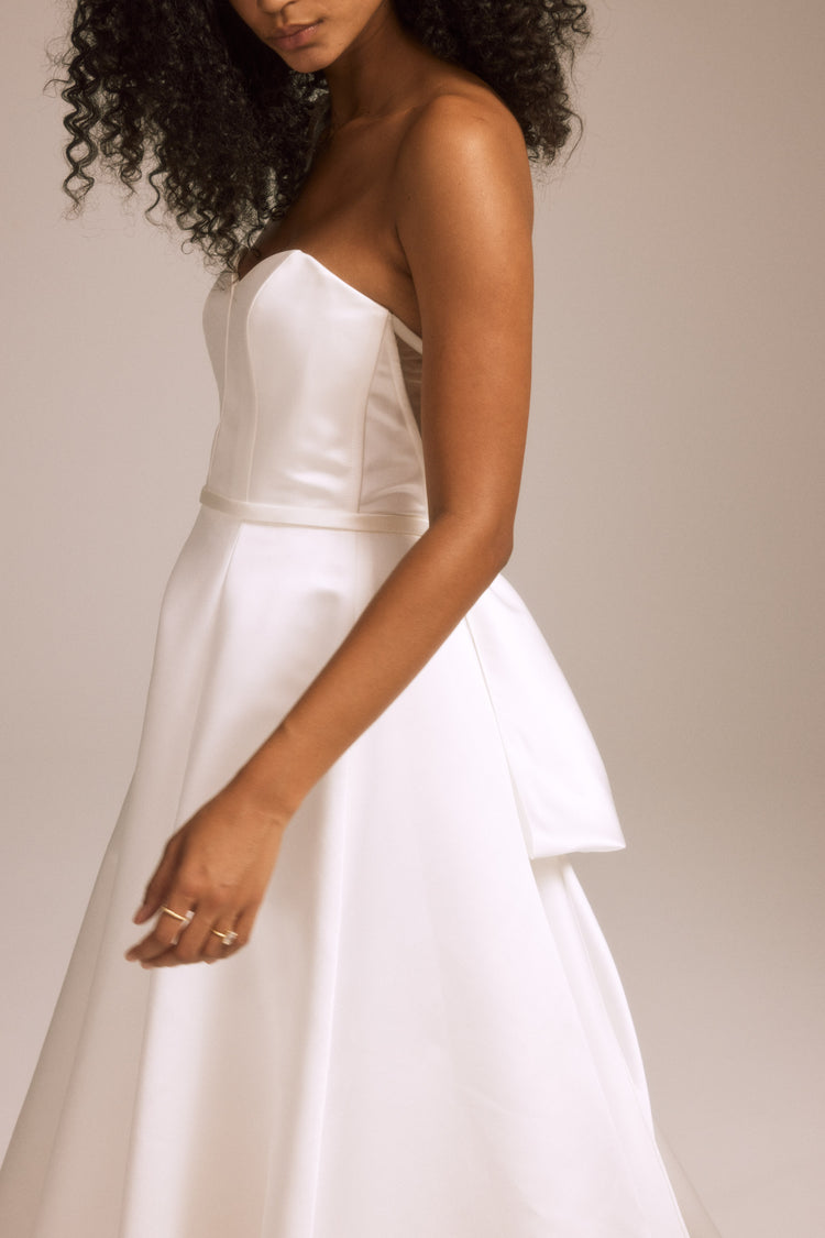 Lincoln, dress from Collection Bridal by Nouvelle Amsale, Fabric: satin
