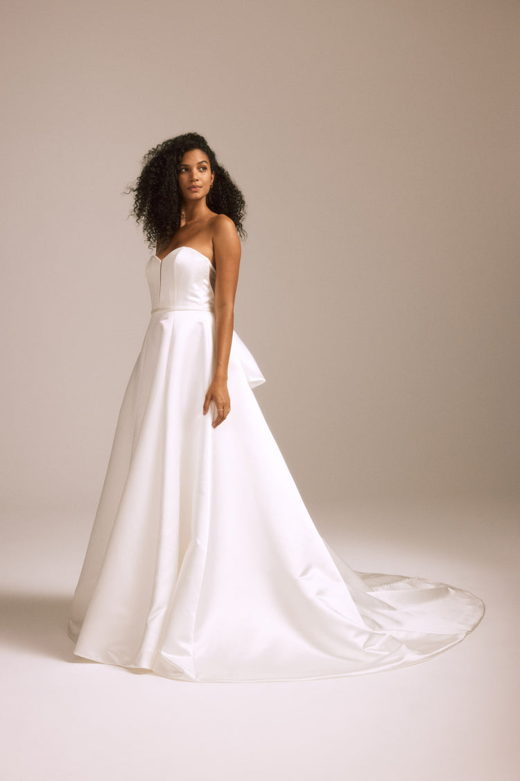 Lincoln, dress from Collection Bridal by Nouvelle Amsale, Fabric: satin