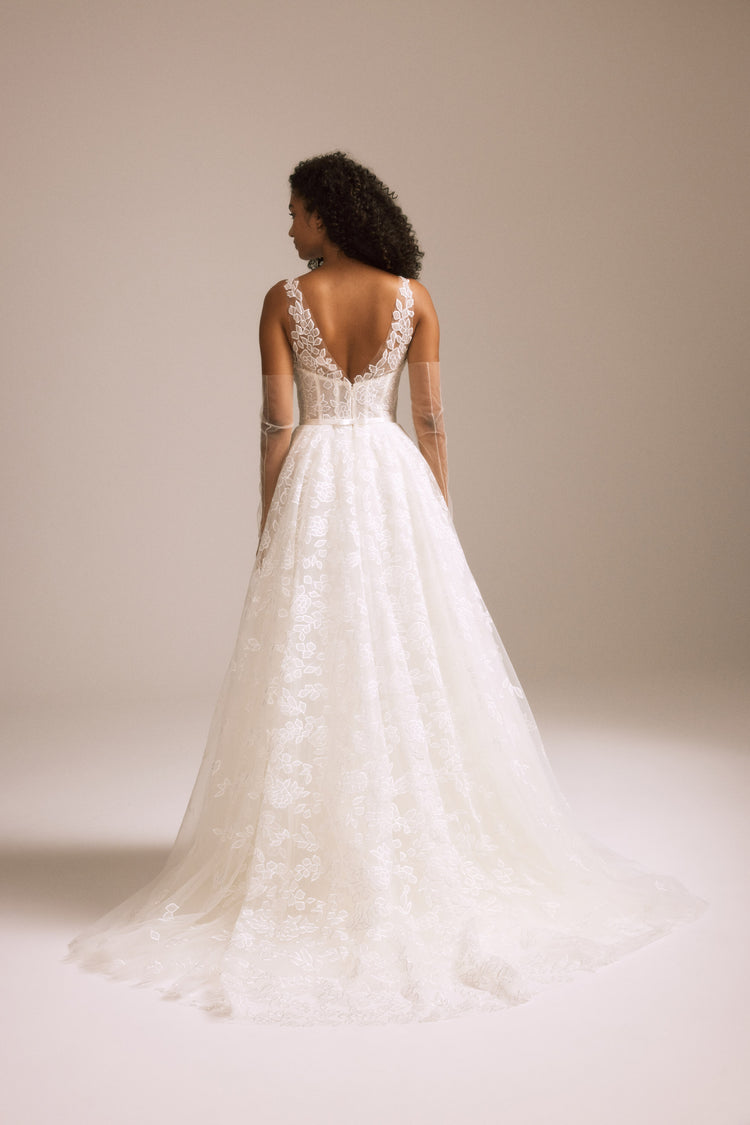 Seren, dress from Collection Bridal by Nouvelle Amsale, Fabric: tulle