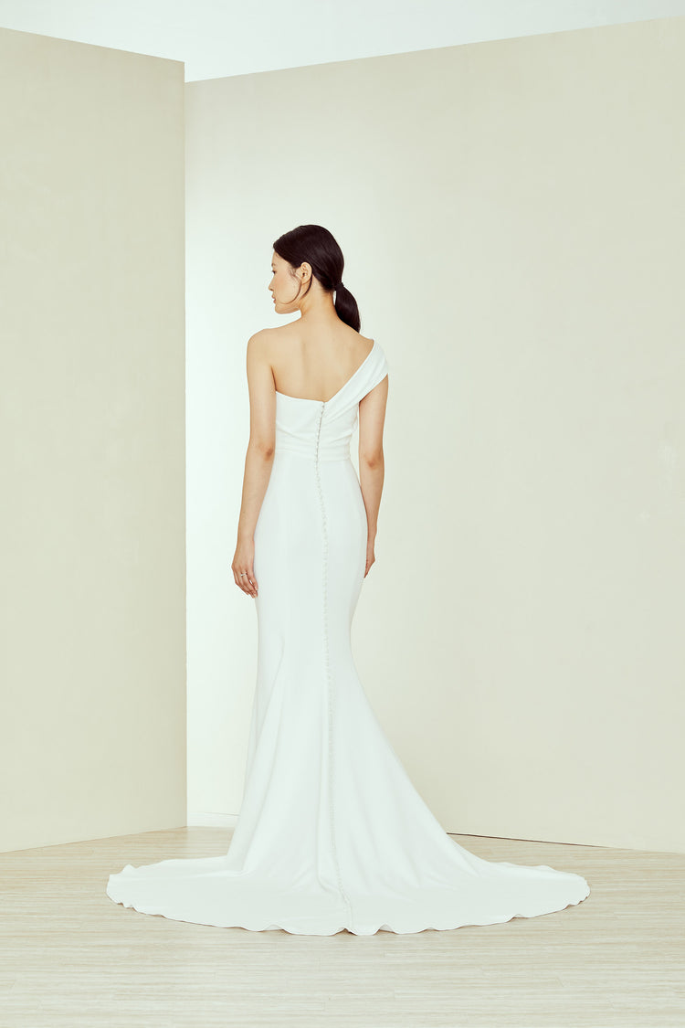 Adriana, dress from Collection Bridal by Amsale, Fabric: crepe