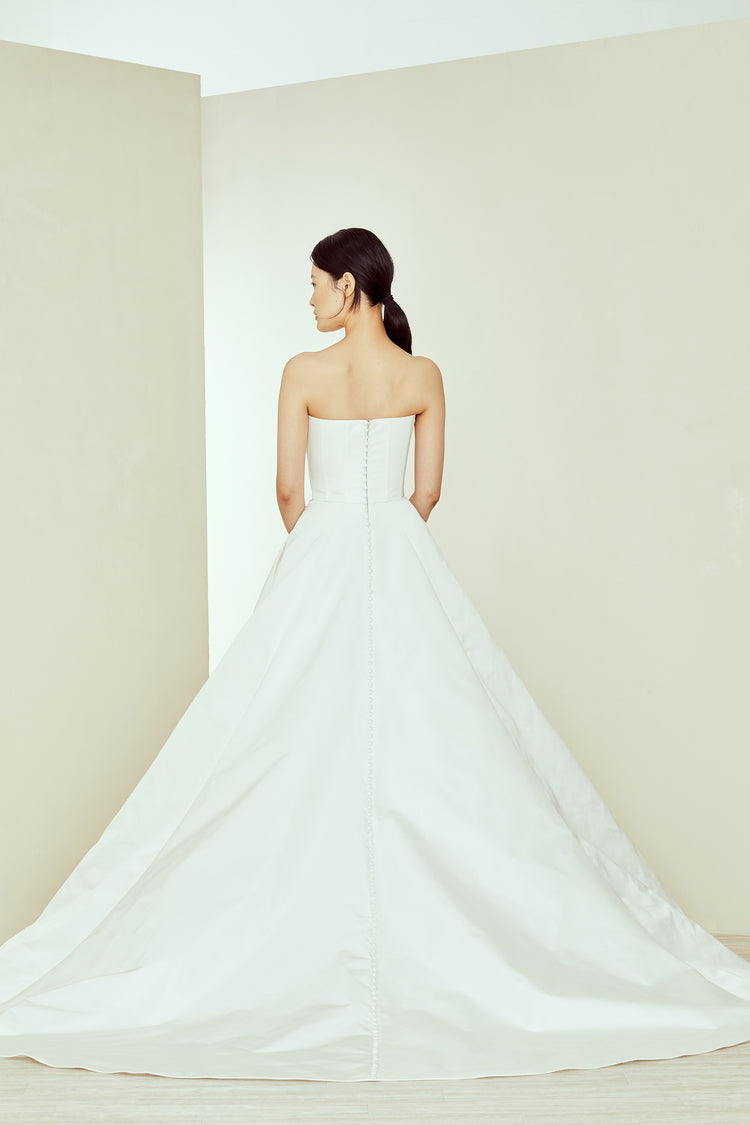 Charleston, dress from Collection Bridal by Amsale, Fabric: radzimir