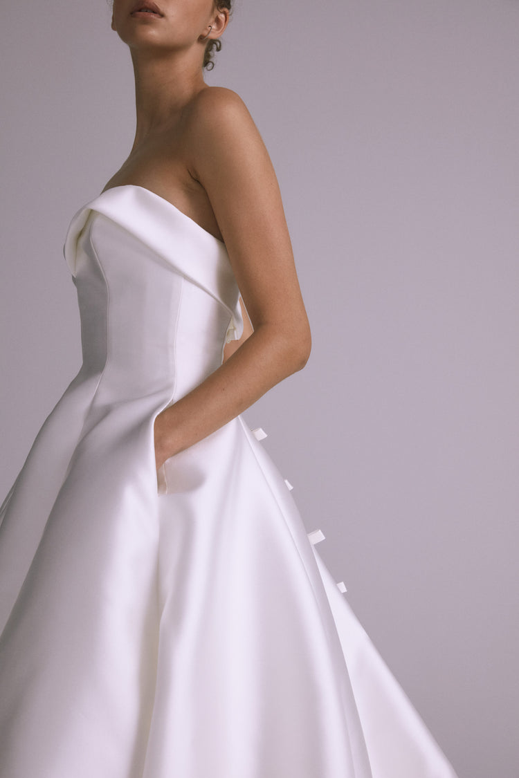 Ada, dress from Collection Bridal by Amsale, Fabric: silk-magnolia