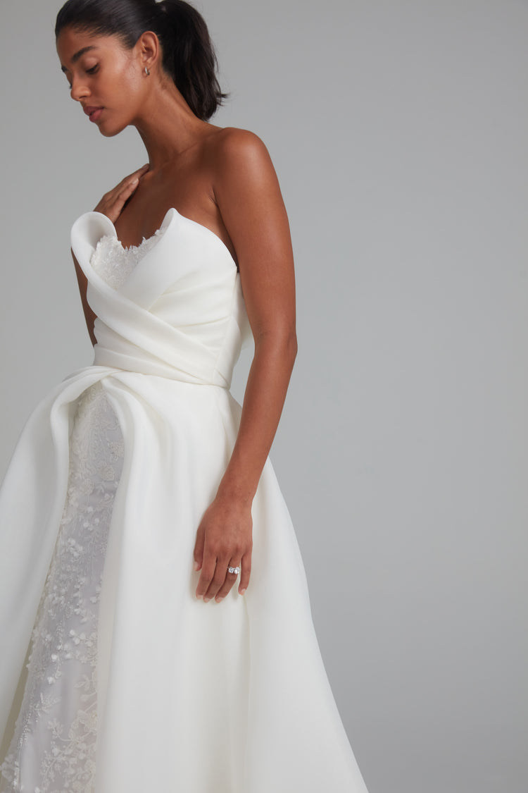 Beverley, dress from Collection Bridal by Amsale, Fabric: gazar