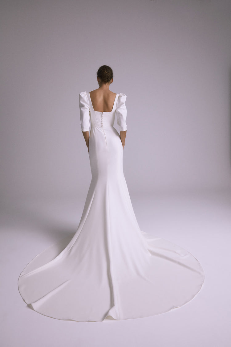 Emiko, dress from Collection Bridal by Amsale, Fabric: stretch-fluid-crepe