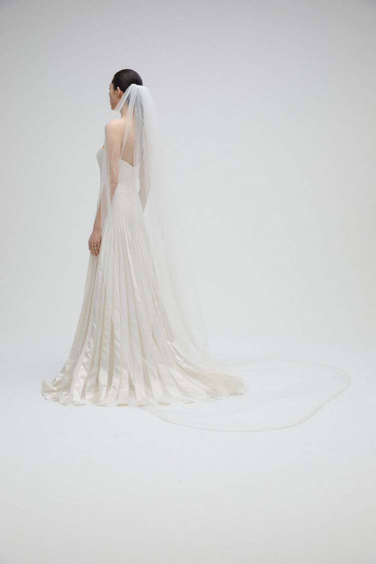 Image number 1: Mimosa Veil, side view