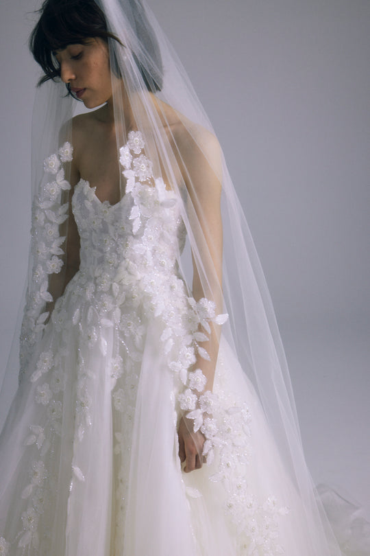 AVM762 - Embroidered Cathedral Veil.