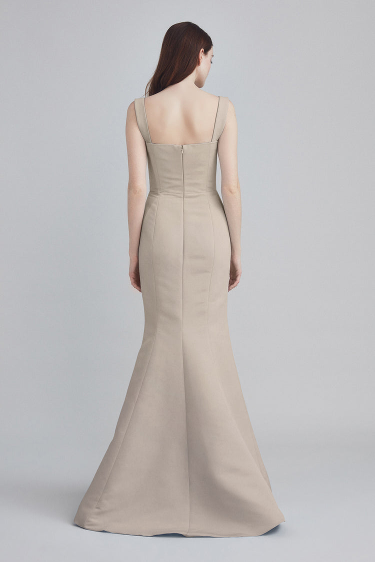 Image number 1: Ida in Champagne, back view