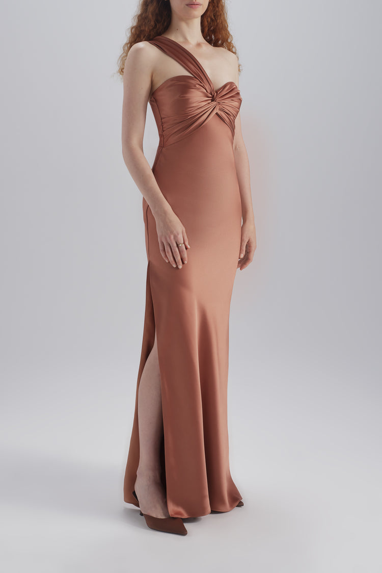 Flo, dress from Collection Bridesmaids by Amsale, Fabric: fluid-satin