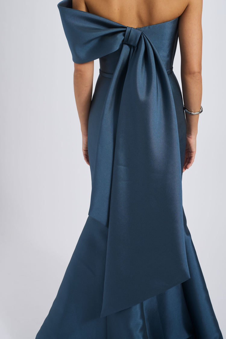 Asymmetric Bow Gown, dress from Collection Evening by Amsale, Fabric: mikado