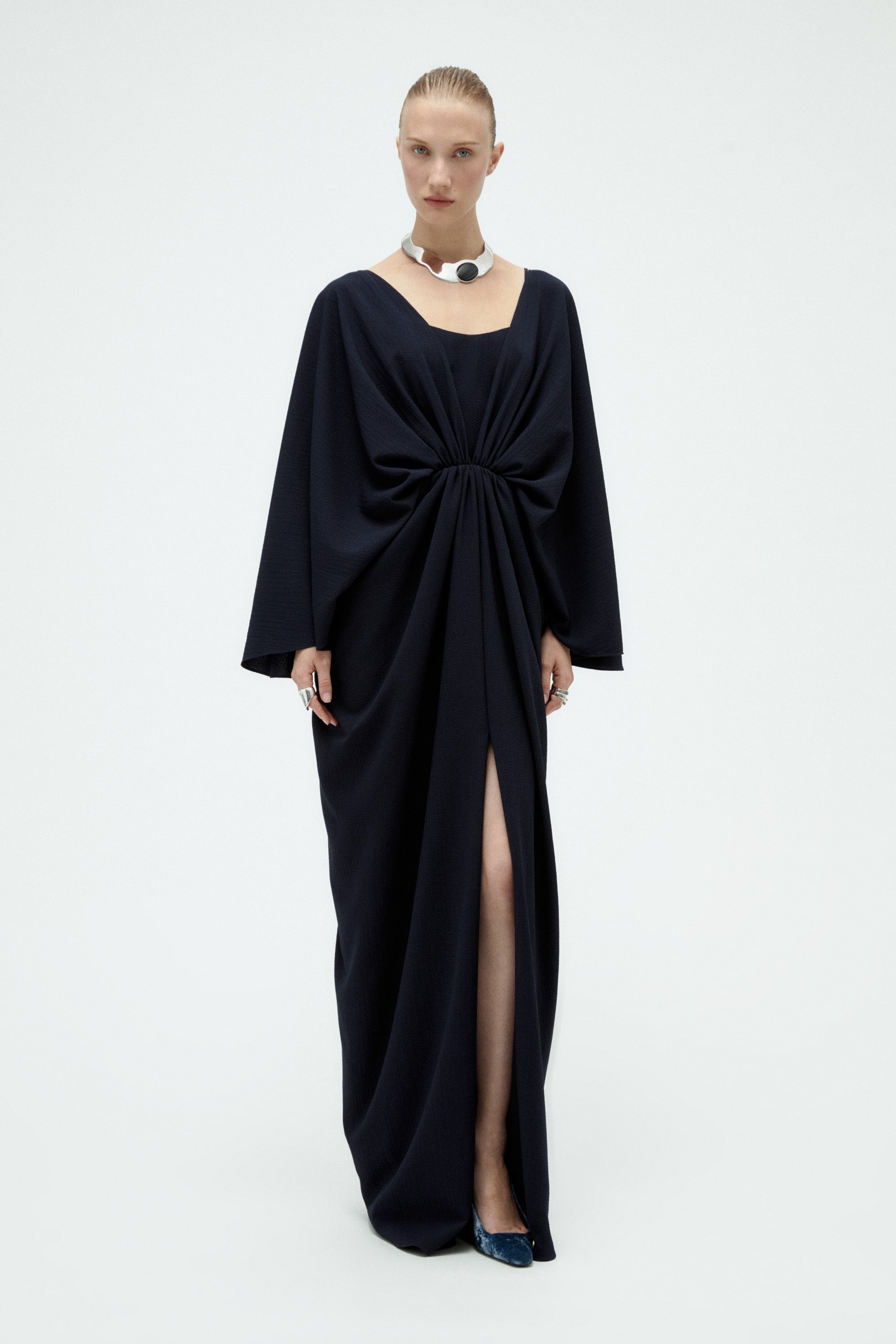 amsale dresses Batwing Textured Gown Navy / 6 Linen Dress | Brown The dramatic batwing sleeves loved-by-all Size:150 cm
