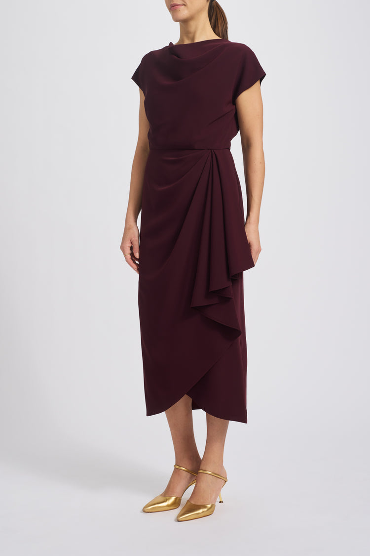Image number 3: P796 - Black, side view