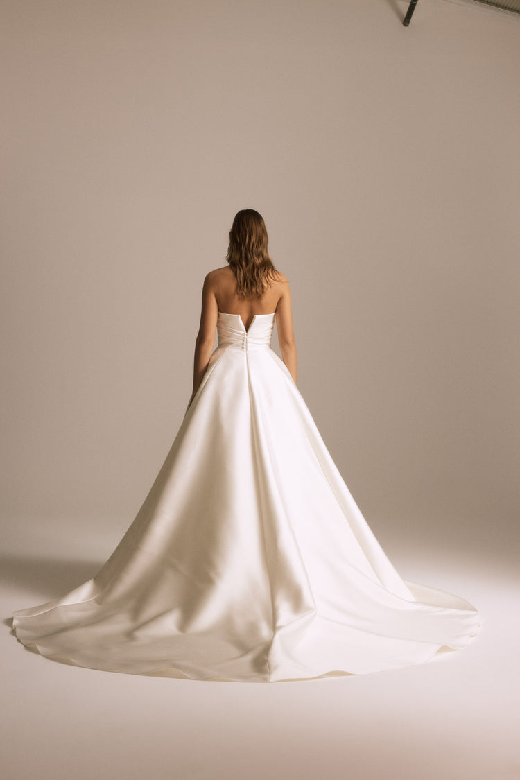 Image number 3: Bristol, back view