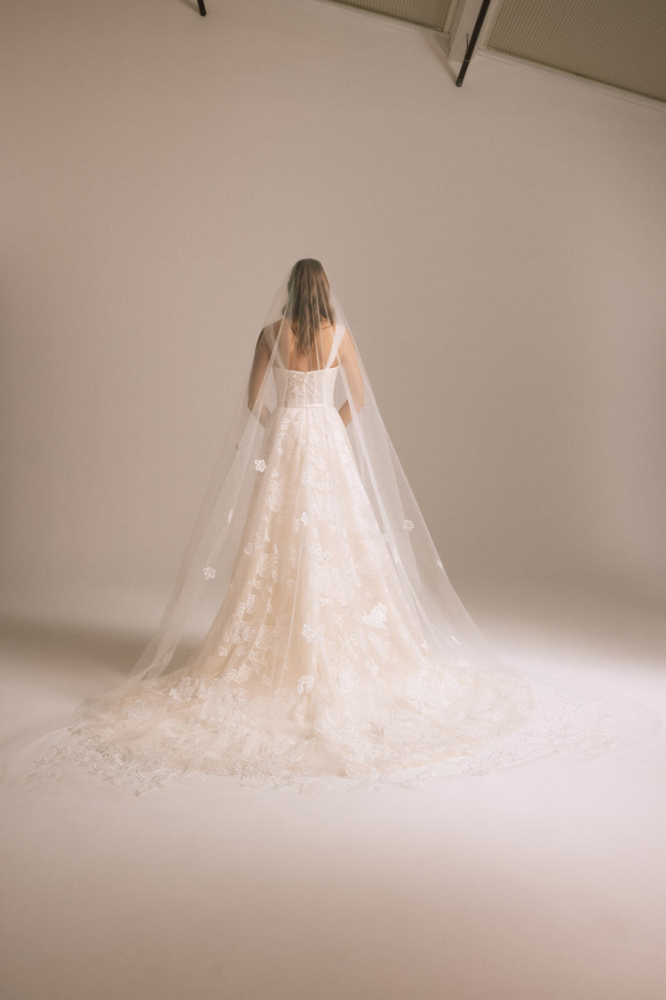 Image number 3: Calypso Veil, back view