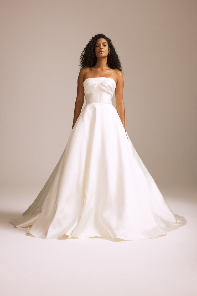 Image number 5: Davina, front view