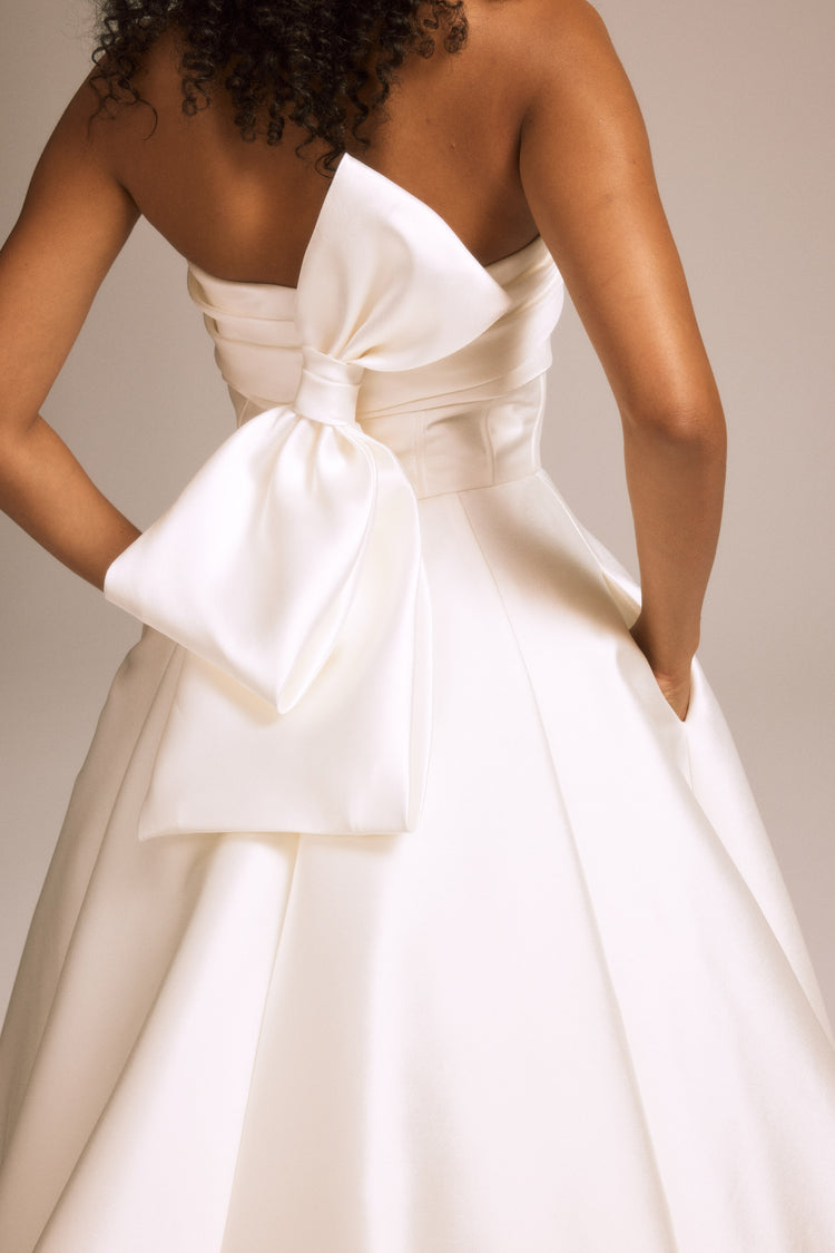 Image number 2: Davina, detail view