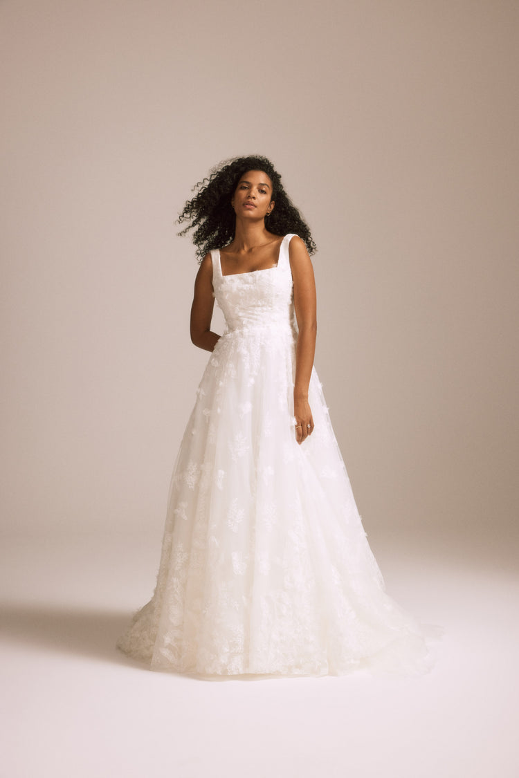 Image number 2: Elodie, front view