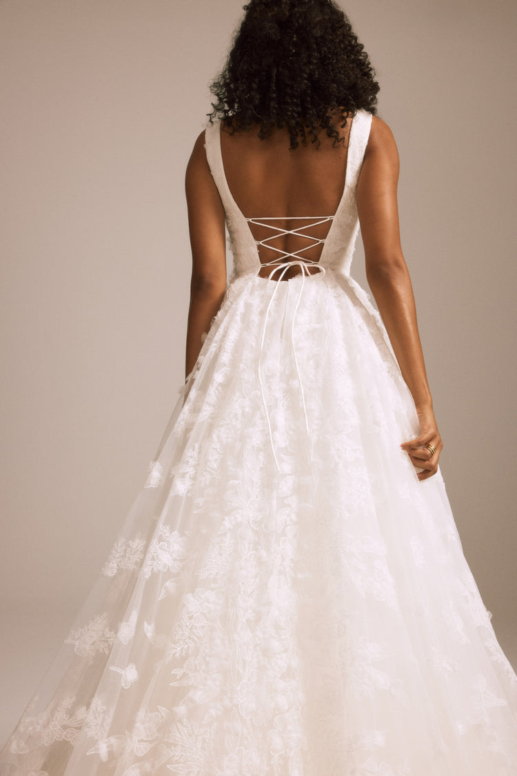 Image number 0: Elodie, back view