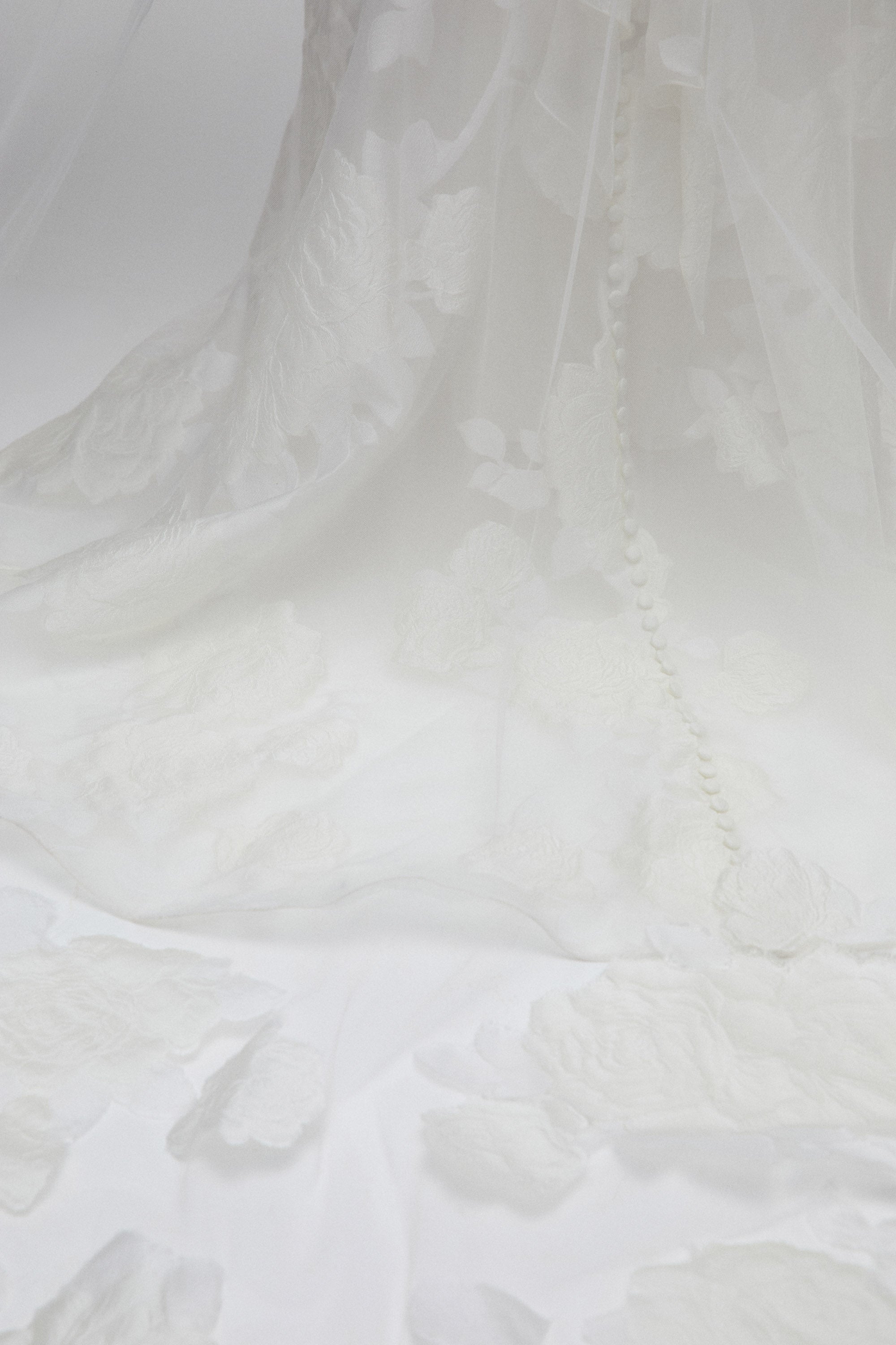 Marcelina Veil – Amsale