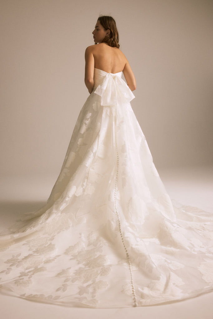 Marcelina Ivory / 18 / Standard | Amsale Marcelina Ivory / 18 / Standard | Amsale