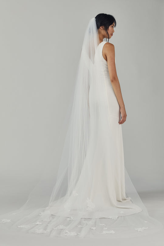 R237U - Cathedral length veil with lace