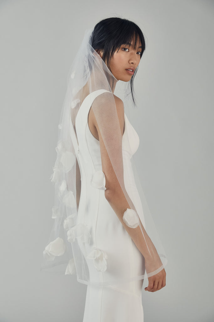 Product Elbow length veil with petals Image