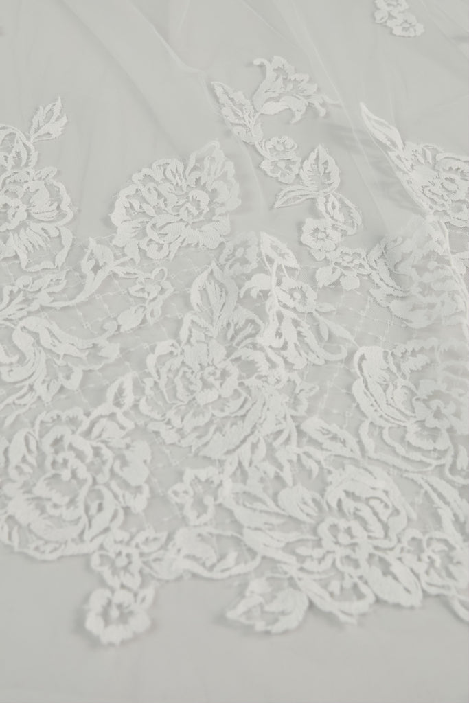 Product R292U - Cathedral length veil with Chantilly petals - Ivory Image