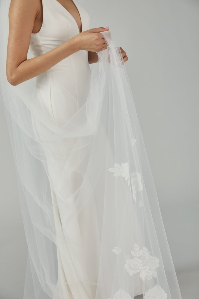 Product R237U - Cathedral length veil with lace - Ivory Image