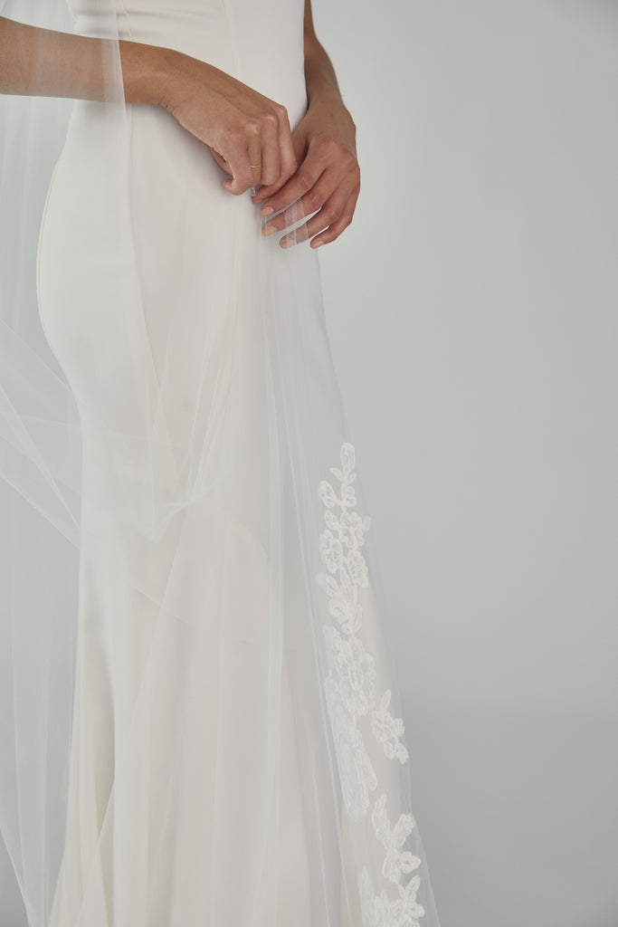 Product R293U - Cathedral length veil with rose lace - Ivory Image