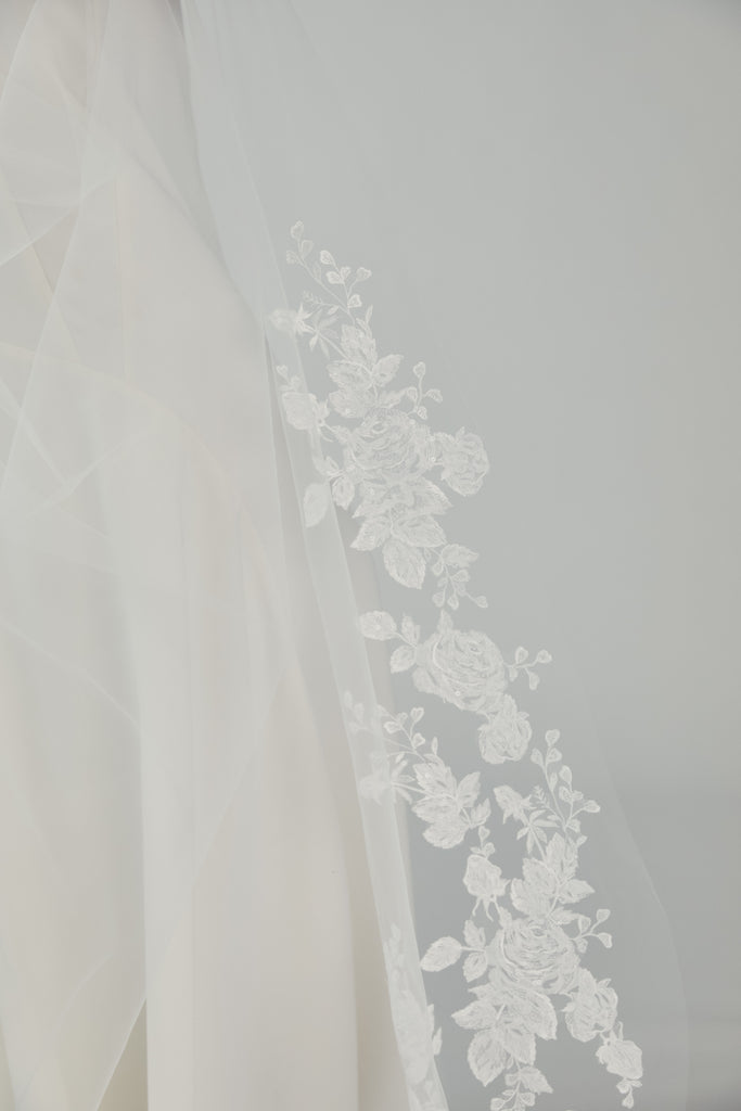 Product R271DV - Cathedral length veil with lace border - Ivory Image