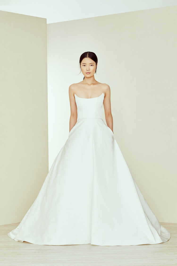 amsale wedding dresses Lotus Ivory / SS Fit This item fits true to size. Georgia Amsale Bridal Gowns Amsale