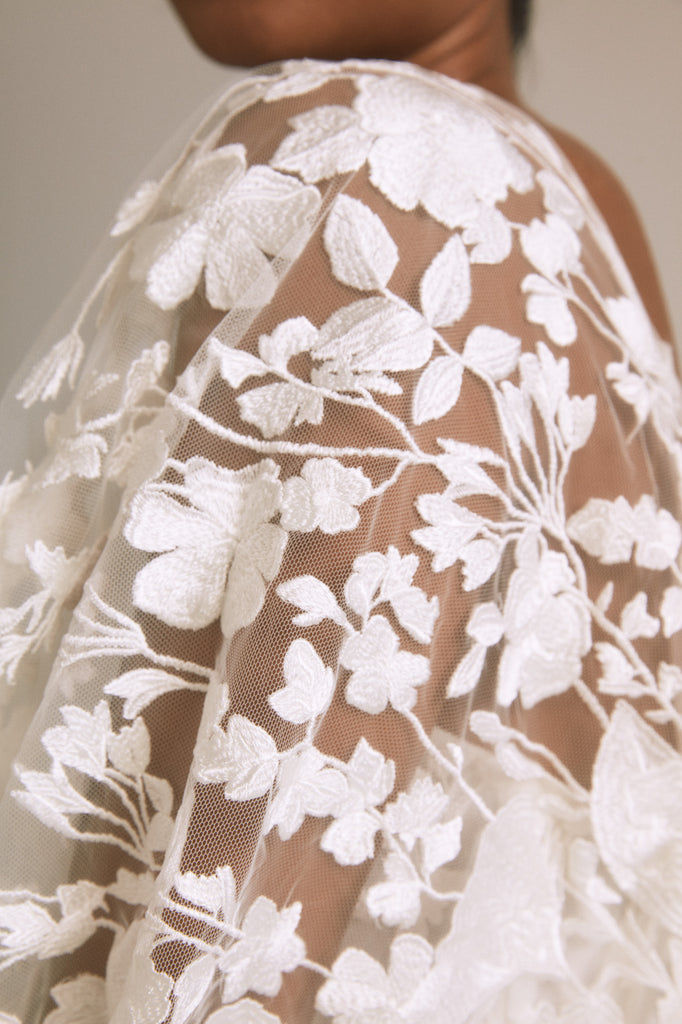 Product R421CP - Floral embroidered cape - Ivory Image